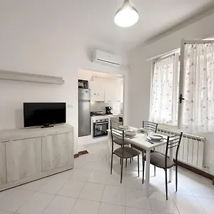 Tolly House-rapallo Centre Rapallo